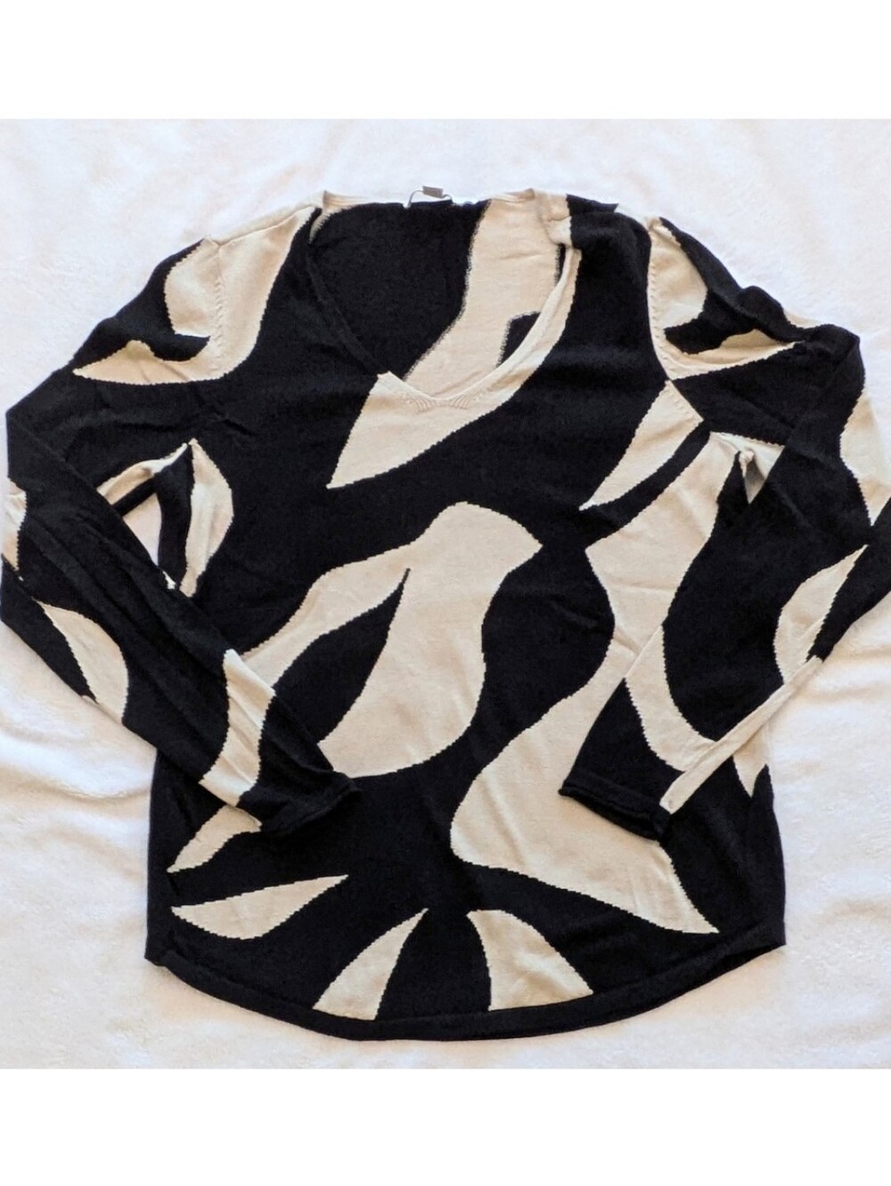 Chico's Black & Tan V-Neck Lightweight Fall Sweater Size XS (Chico's 00)